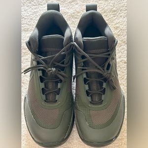 Nike Men’s React Carbon Elite Outdoor Shoes Green sz 10